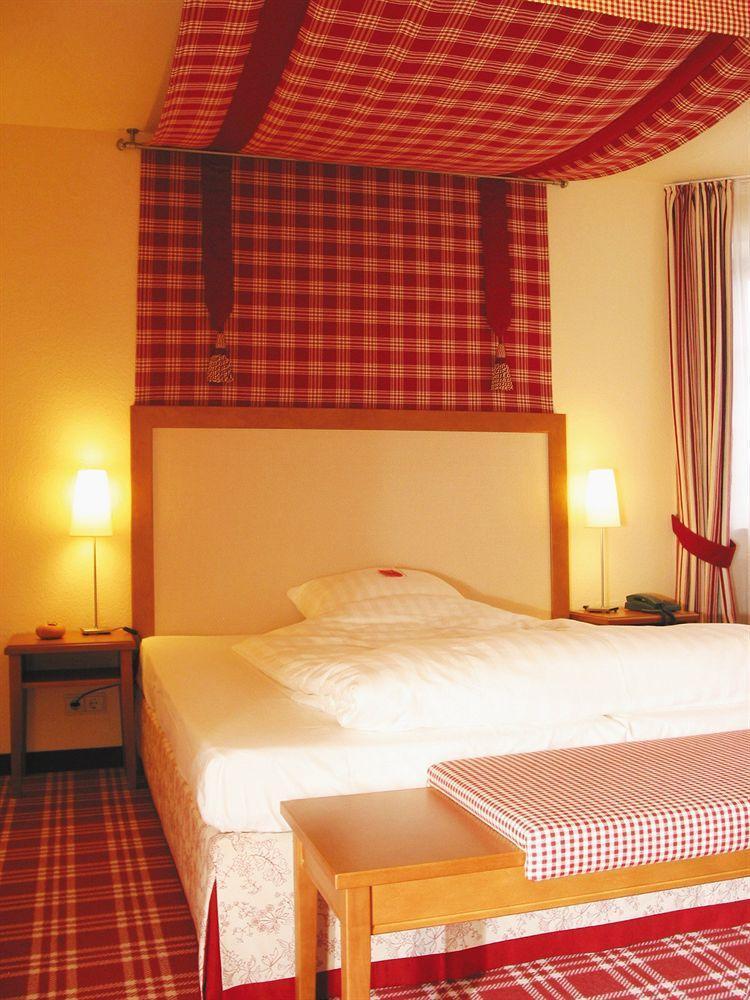 Wellings Romantik Hotel Zur Linde Мёрс Экстерьер фото
