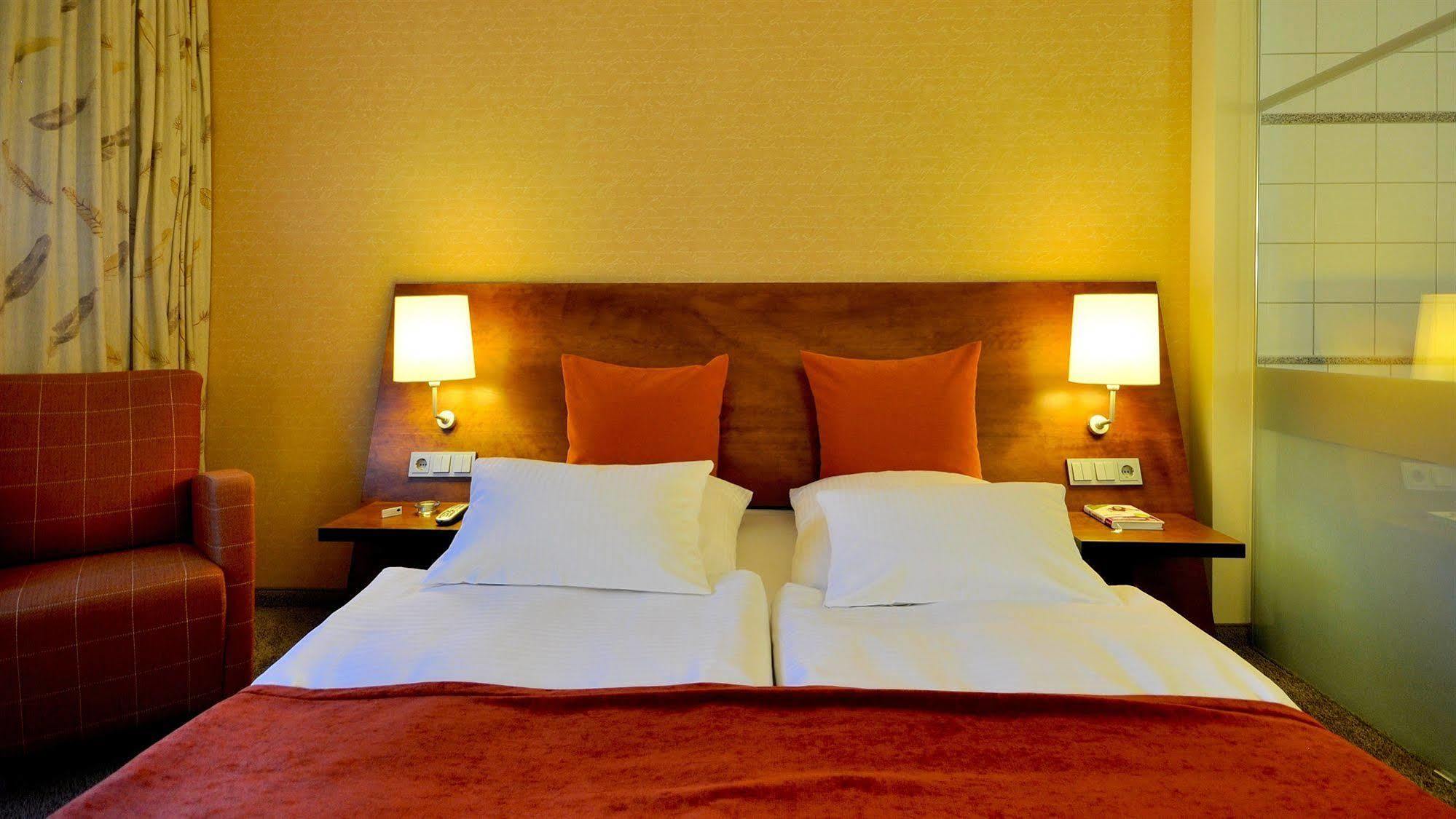 Wellings Romantik Hotel Zur Linde Мёрс Экстерьер фото
